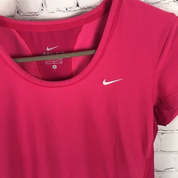 Nike Dri-Fit Running top EUC Size Small Fuchsia - Picture 2 of 6